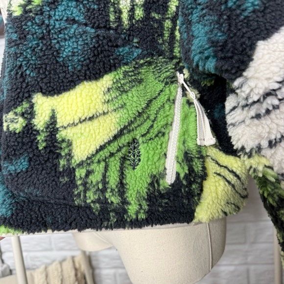 Free People New Hot The Slopes Fleece Jacket in Cypress Combo - Picture 4 of 5